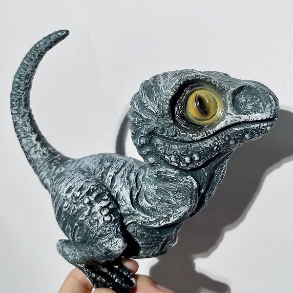 NEW BORN VELOCIRAPTOR - JURASSIC PARK/WORLD