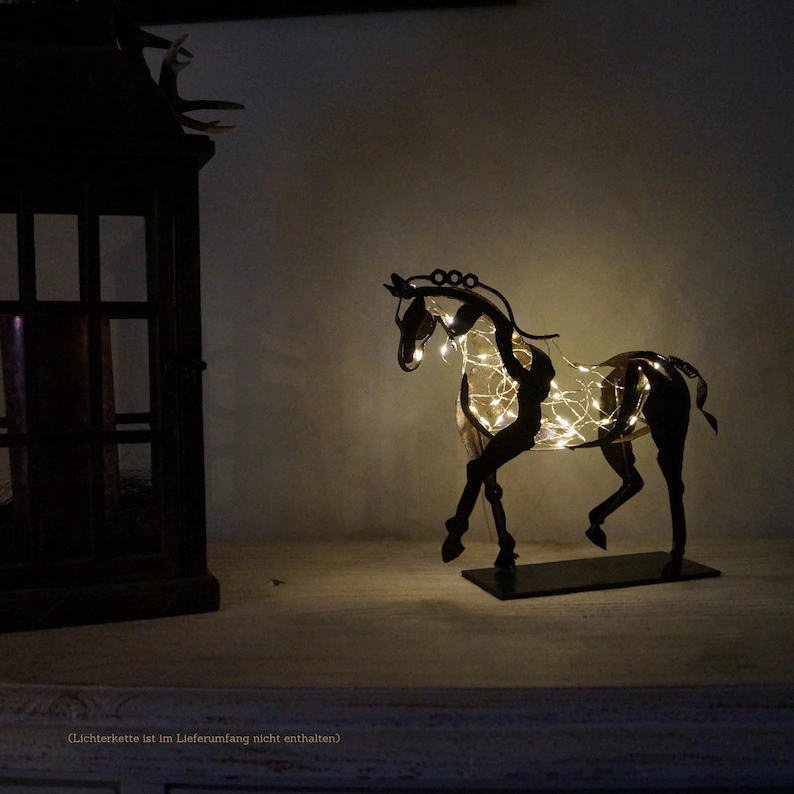 Horse sculpture 