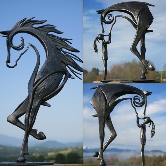 Kiss Horse Sculpture Modern Statue Rustic Metal Art