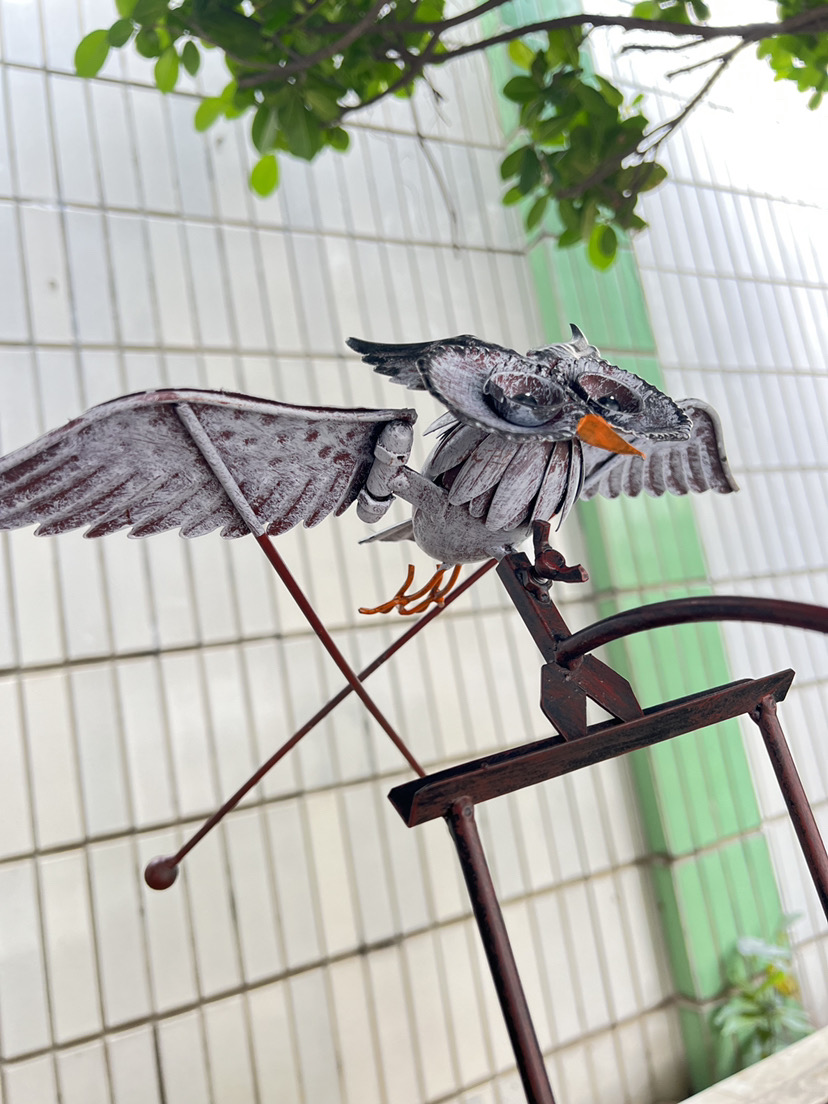 Metal Kinetic Owl Outdoor Decorative Garden Art Outdoor Garden Pile Ornament