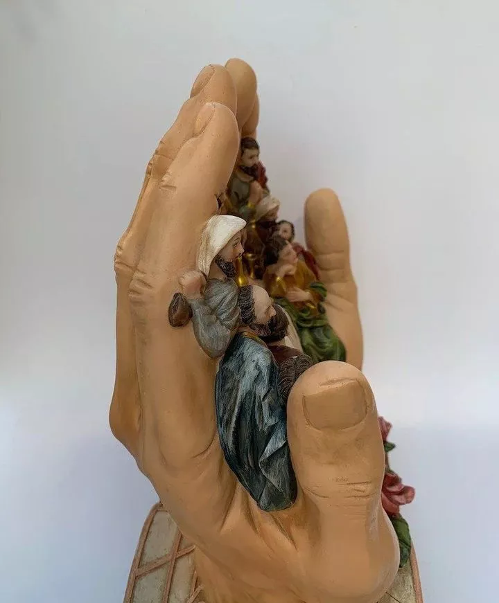 The Last Supper Statue