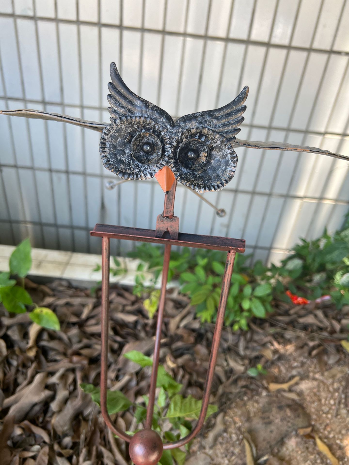 Metal Kinetic Owl Outdoor Decorative Garden Art Outdoor Garden Pile Ornament