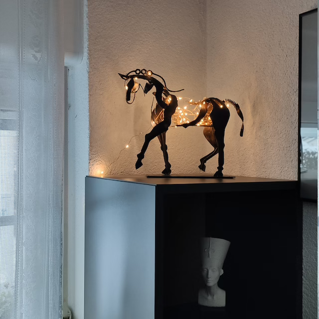 Horse sculpture 